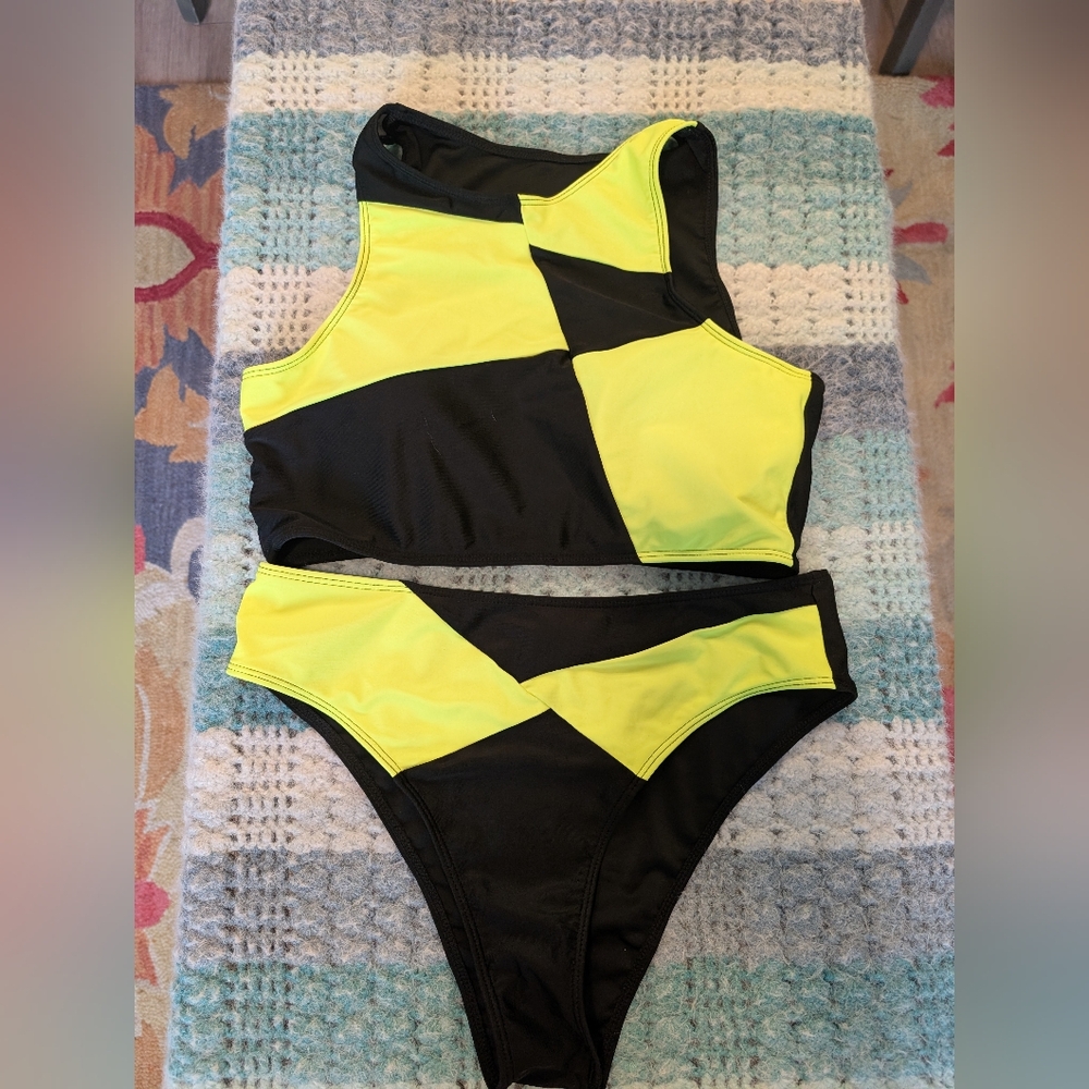 Shego Cosplay Black and Neon Yellow Colorblock Bikini‎ Set Size Large